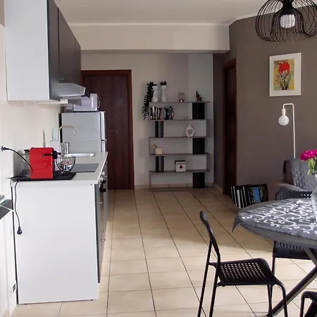 Apartament Casa Guttuso Modern - Parking & Airport Area