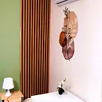 Casa Guttuso Modern - Parking & Airport Area Apartment